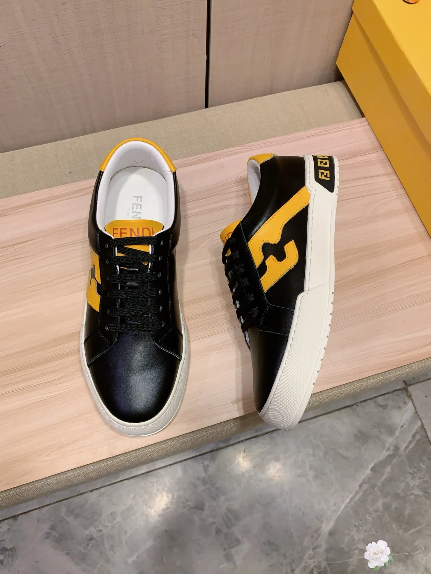 Men's Men's Shoes💰442💰💰🎩🎩[Lightning][Lightning] "FENDI*" The latest and most popular casual shoes, top brand [Seduce] luxury~purchase, top~quality. [Strong] The upper is made of imported breathable cowhide material ➕ breathable sheepskin feet (•) with fine workmanship. The original stylish and stylish soft rubber wear-resistant and non-slip outsole is light and comfortable on the feet. The real thing looks better when taken in real life. 226: code: 38-44, white and black selected